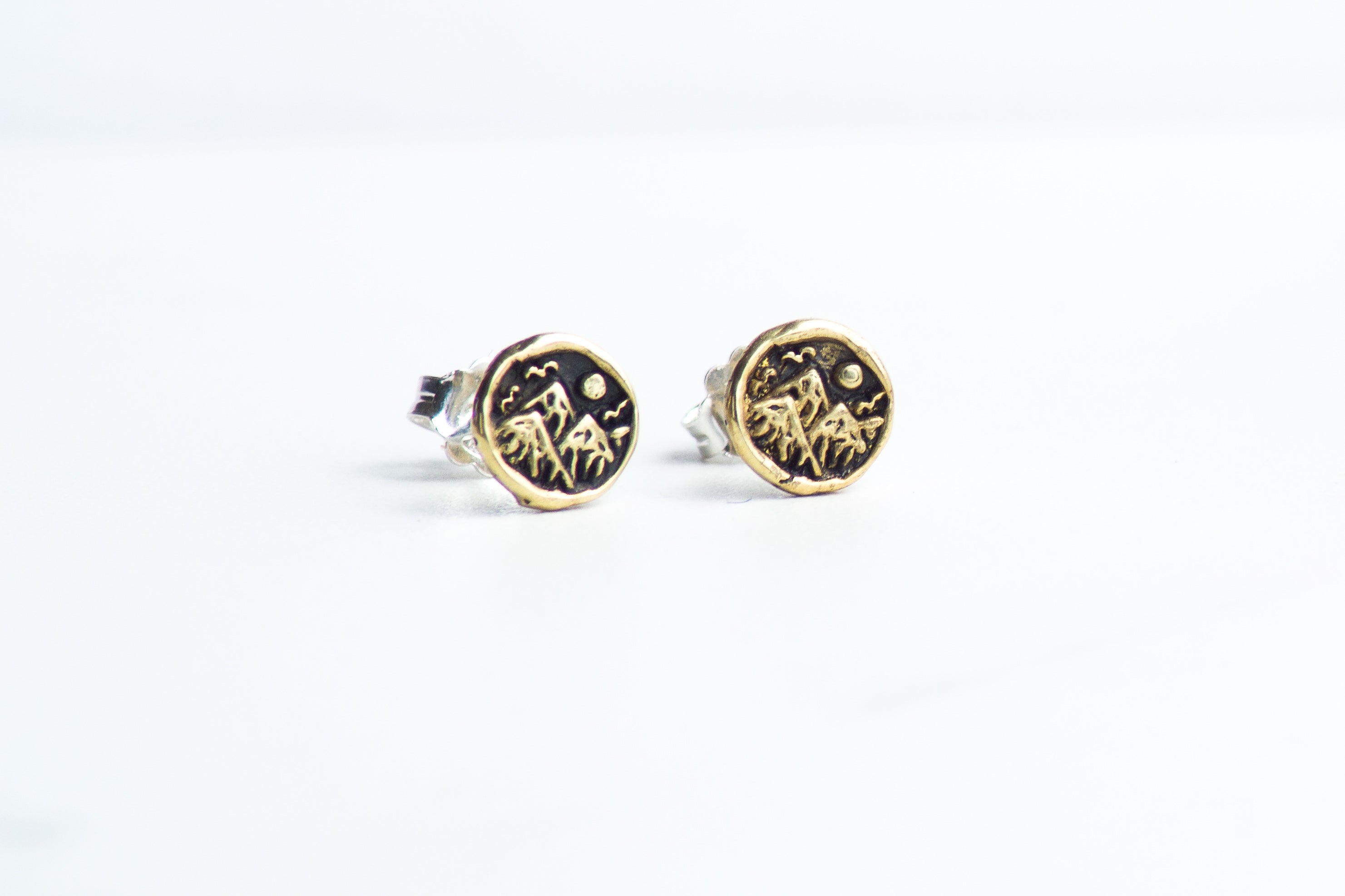 Wander Studs in Bronze